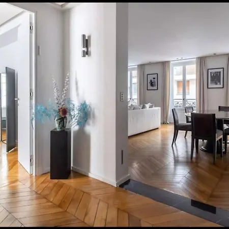 Appartamento Amazing 2bdr/6pax Next To Champs Elysées *
