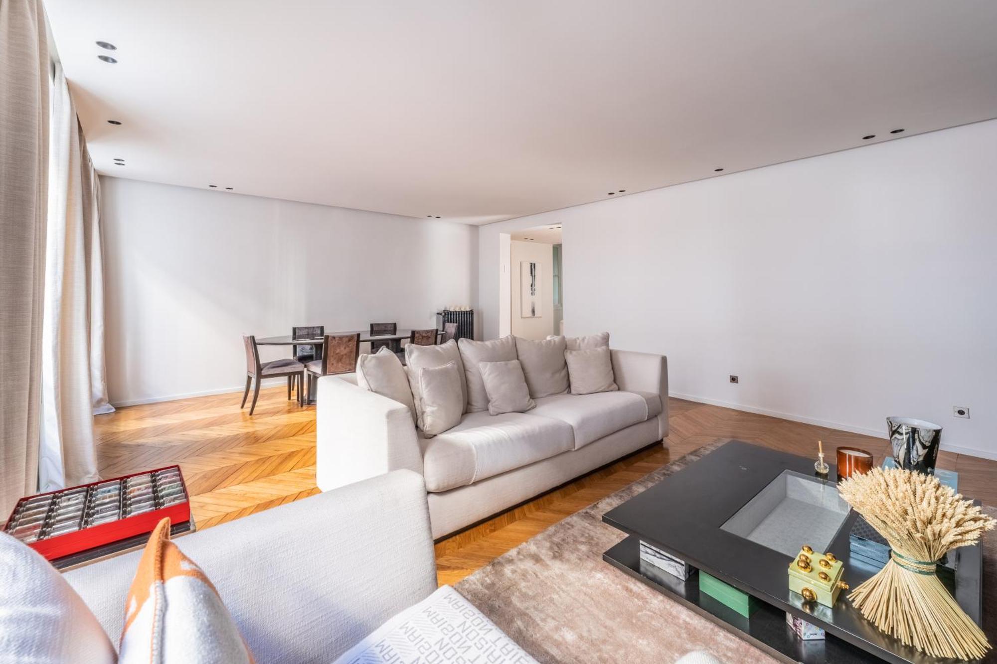 Amazing 2bdr/6pax Next To Champs Elysees Appartamento